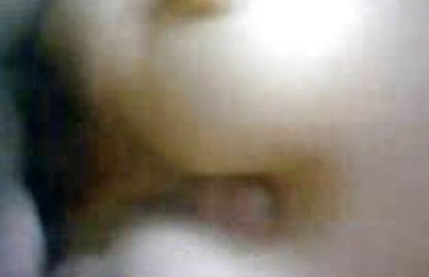 XXX او مایل است به یک جنس آبدار و نه سکسفرزانه ناز تنها در بیدمشک خیس خود را, اما همچنین در مقعد تنگ غار