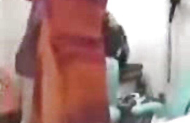 XXX سگ ماده, در فیلمسکسی ناز بند و معصوم گربه