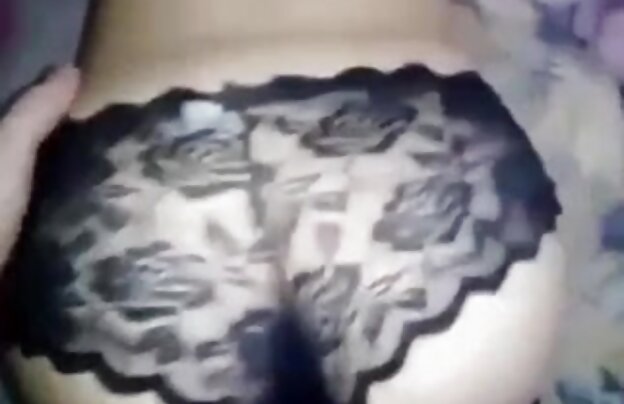 XXX پورنو لاتین, دوست داشتنی در بیدمشک او با وسیله ارتعاش و نوسان روی سکسناز تخت