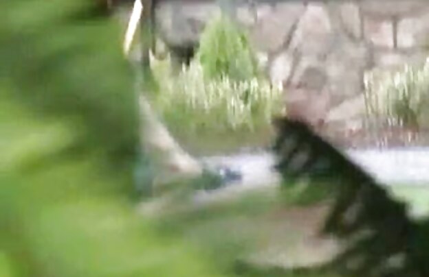 XXX دختر زیبا بازی با زنان سکسی ناز گربه خود را.