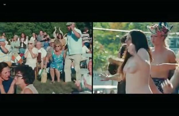 XXX ماساژ دهنده هیجان زده انجام ماساژ سوراخ کون ناز انگشت