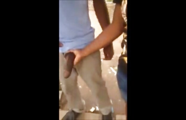 XXX دختر فوق فیلمهای سکسی ناز العاده بخواهد خودش را روی صندلی.