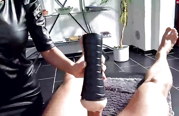 XXX سگ دانلود کلیپ سکسی ناز جوان در جوراب توالت در طبقه