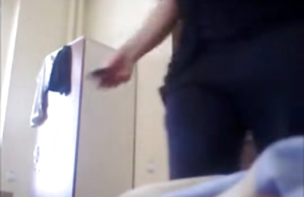 XXX این مرد طاس ماهرانه در ناز کون ورزش ها با جوانان بزرگ