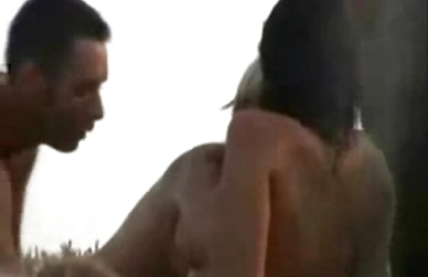 XXX سگ فلم سکس ناز شیطان خودش لذت می برد