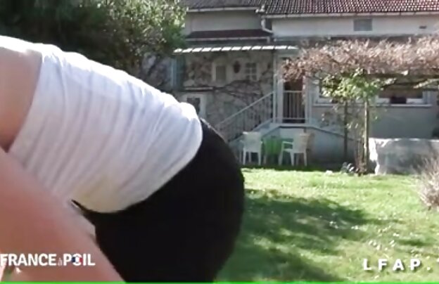 XXX دختر زیبا بازی می کند با وسیله ارتعاش و نوسان فلم فرزانه ناز سکس