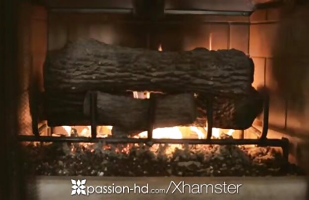 XXX کسی که خود را کاهش یافته است در مقابل حیرت زده و به سکسناز آرامی شروع به رول
