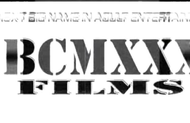 XXX دختر خود کون دختر ناز را نشان می دهد فریبندگی در وب کم