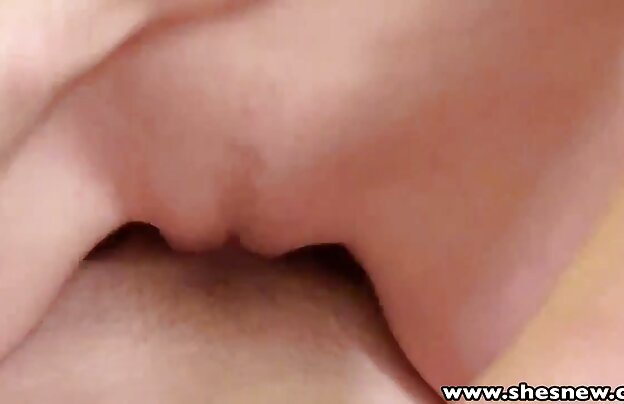 XXX زن سبک و جلف زیبا در دختر ناز سکسی مقابل دوربین