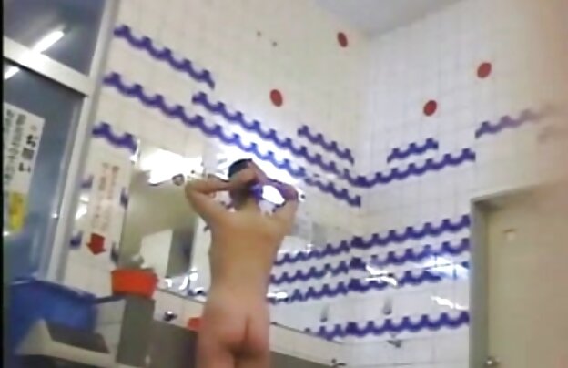 XXX کلی بسیار هیجان سکی ناز زده است و می خواهد به فاک