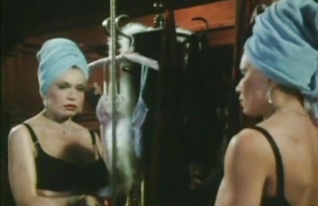 XXX رابطه جنسی sexناز از همسر خود و قرار دادن سرطان در آشپزخانه